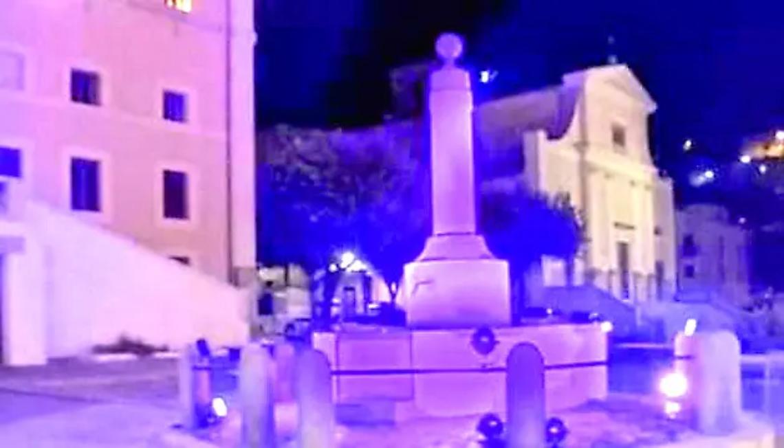 La Fontana Tonna si tinge di rosa per la prevenzione al seno