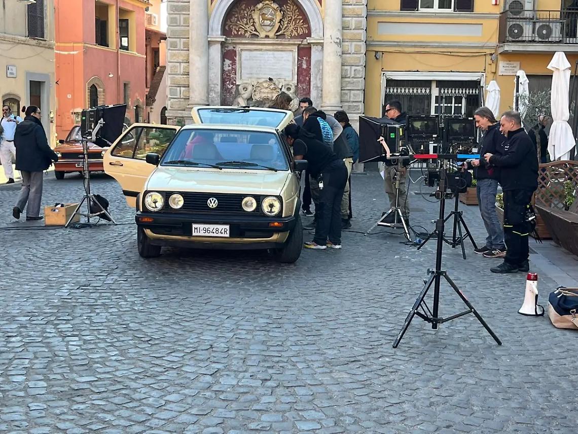 &ldquo;Hanno ucciso l&rsquo;uomo ragno&rdquo;: Cerveteri di nuovo set della serie sugli 883