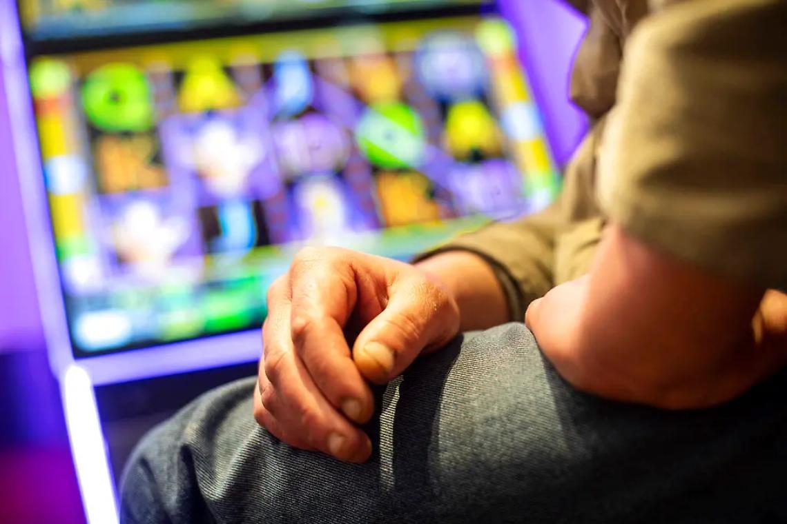 Dipendenza dal gioco d&rsquo;azzardo, quattro incontri con gli anziani