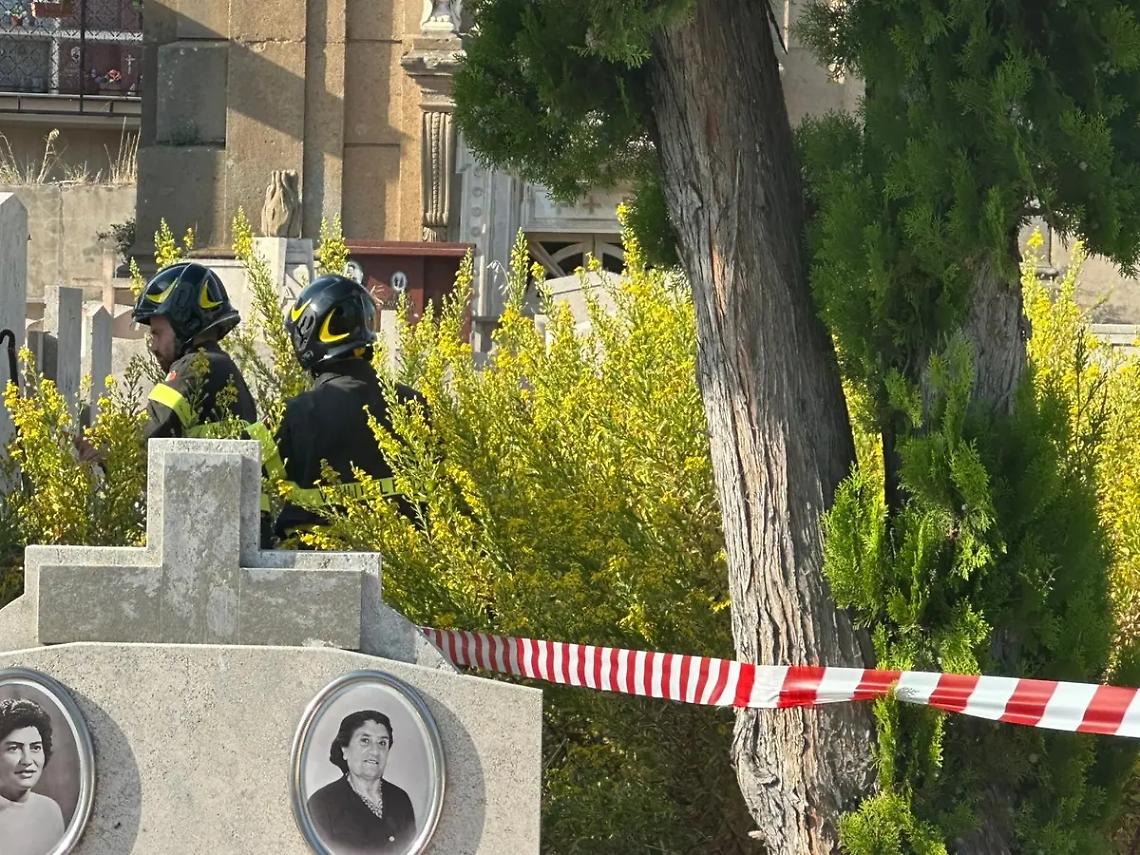 Cimitero monumentale, intervento di Vigili del fuoco, Polizia locale e carabinieri