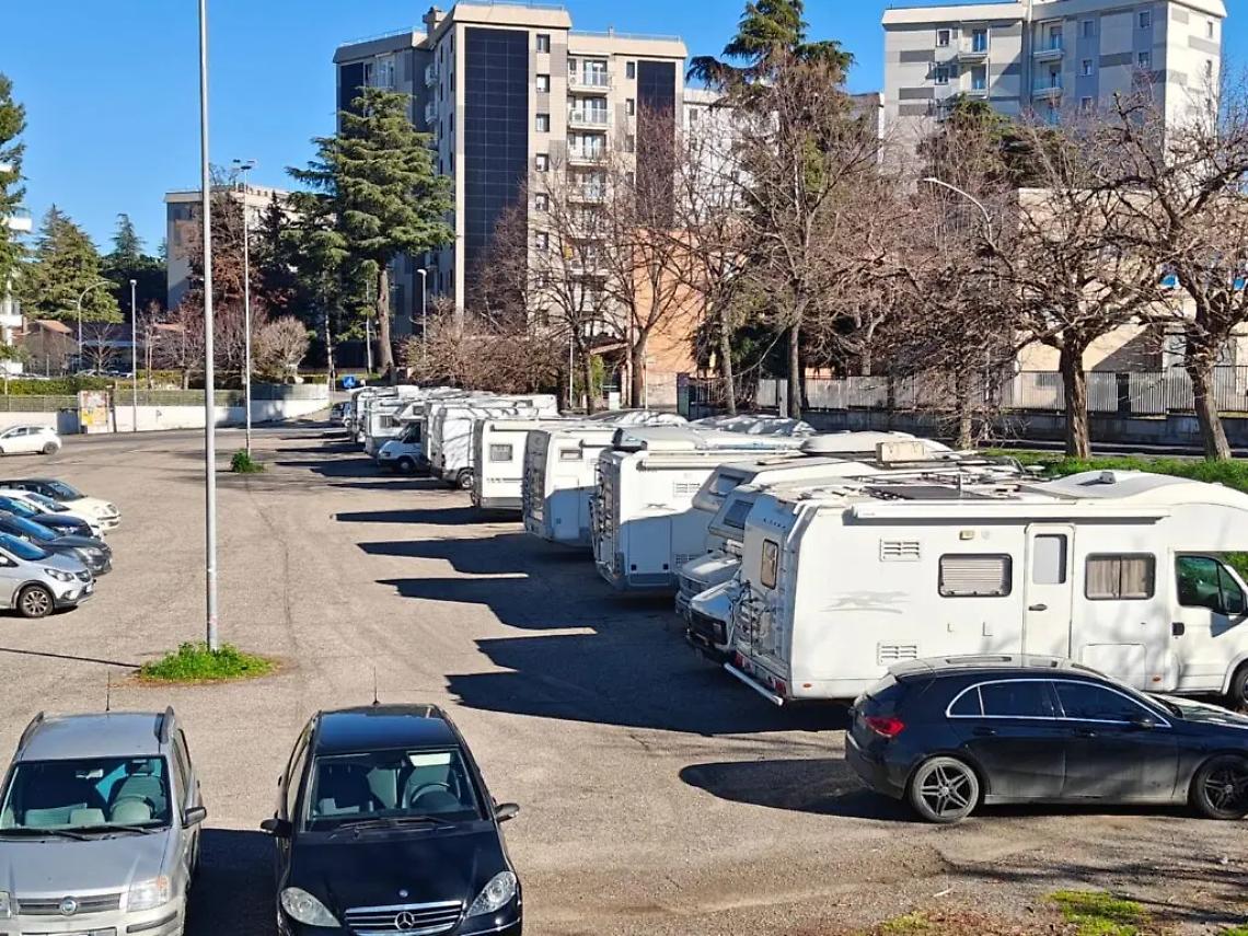 Viterbo: Piazza Atleti azzurri d&rsquo;Italia, nel week-end sosta oraria limitata a 3 ore