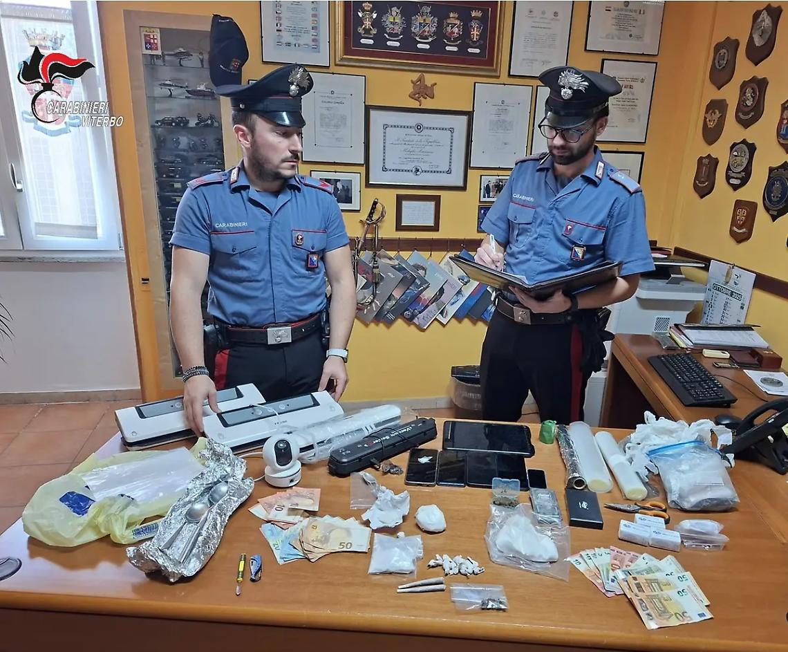 Canino: &egrave; ai domiciliari ma ha un supermarket della droga in casa