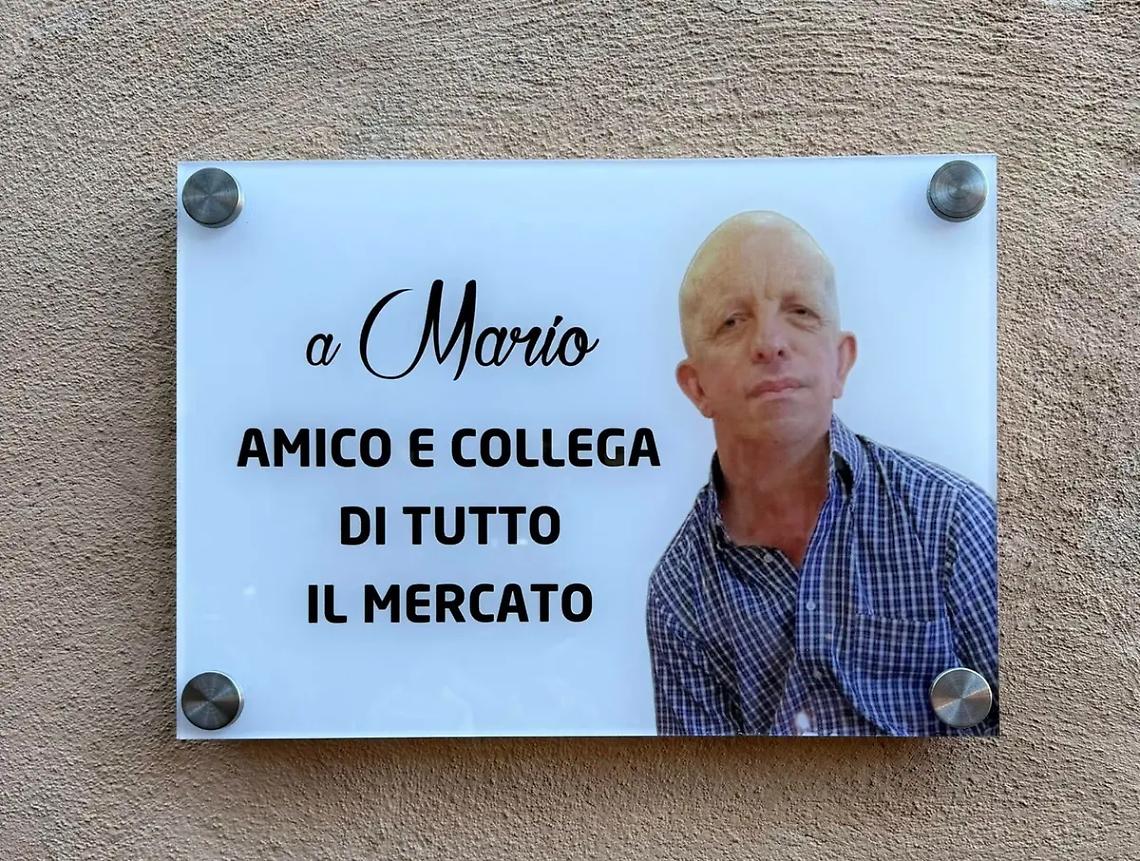Il mercato ricorda l&rsquo;amico Mario con una targa