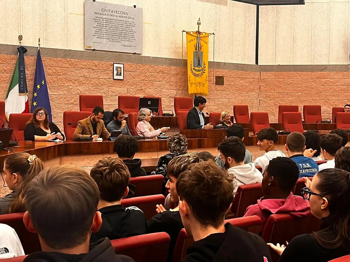 Aula Pucci gremita di studenti per &ldquo;Costruire la pace: una sfida possibile&rdquo;