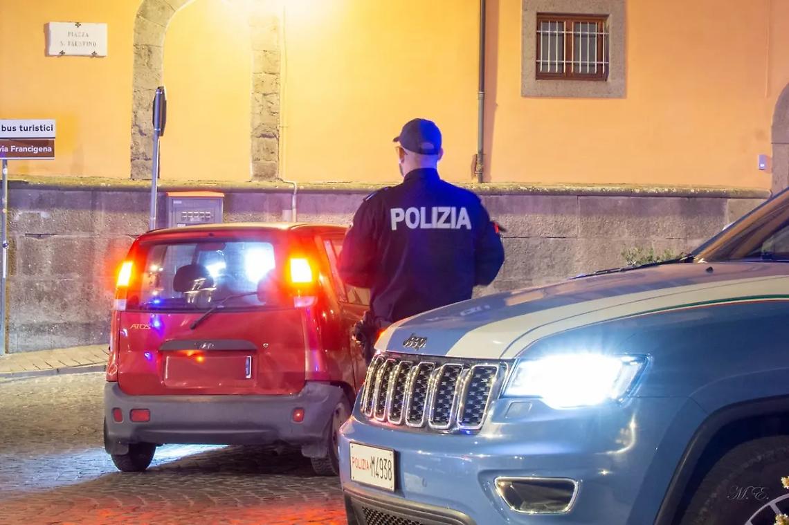 Viterbo: tentano di entrare in un&rsquo;abitazione ma il vicino chiama la polizia, fermati in due