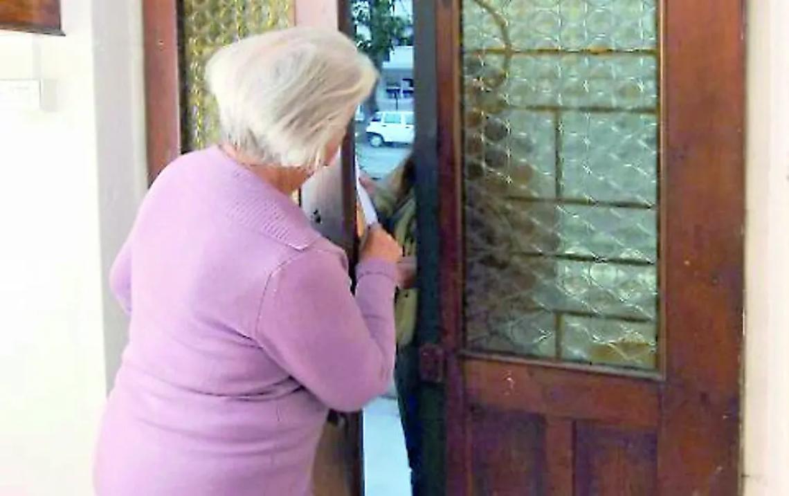 Falso tecnico dell&rsquo;elettricit&agrave; deruba anziana: portati via soldi e gioielli per 20mila euro