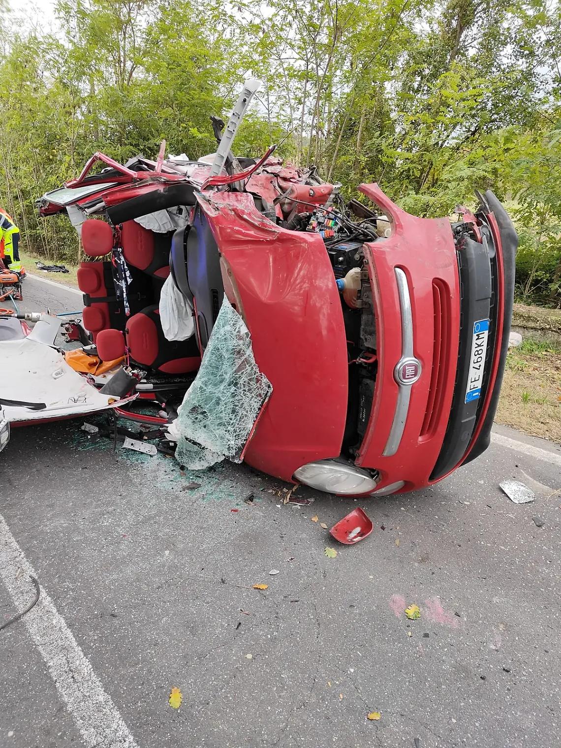 Scontro tra camion e auto: tre feriti, due sono in gravi condizioni