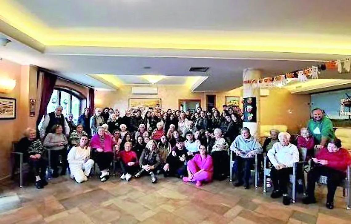 &ldquo;Contatto&rdquo;: giovani e anziani si incontrano, emozioni e sorrisi alla casa di riposo Rosendhal