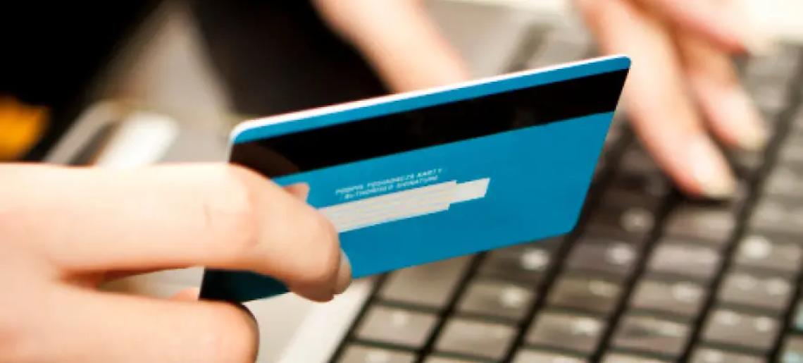 Mettono in vendita un&rsquo;auto online, intascano i soldi e spariscono