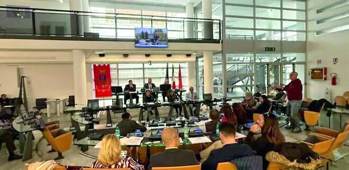 Forze armate, il consiglio comunale boccia la mozione dell&rsquo;opposizione