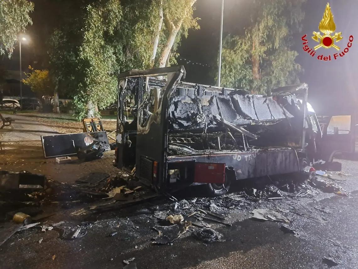 Distrutto il food truck di piazza Verdi