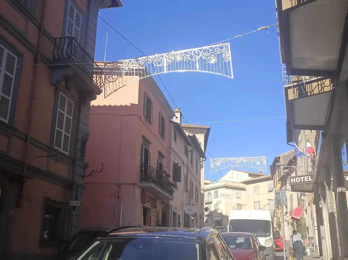 Viterbo: luminarie in centro, il Natale &egrave; alle porte
