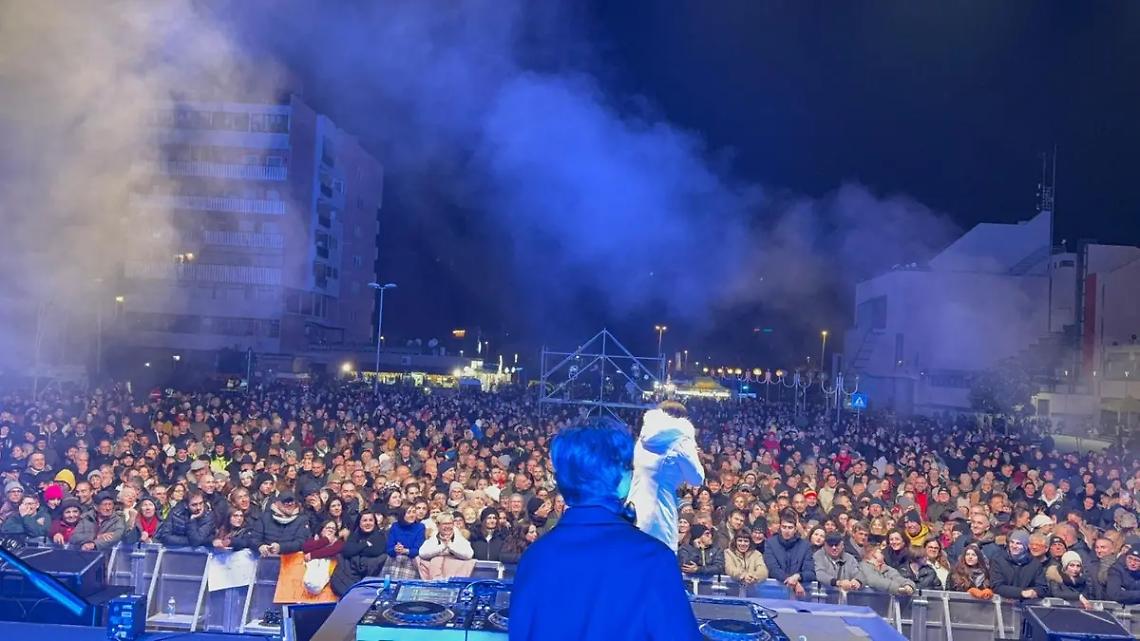 &laquo;Il bando &egrave; solo fumo negli occhi&raquo;, si accende gi&agrave; il Capodanno da 400mila euro