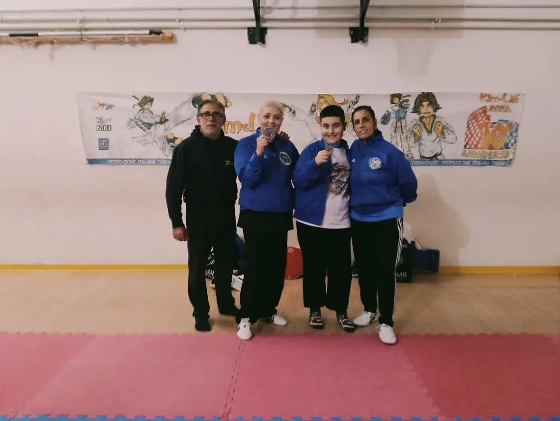 Mamma e figlio brillano al Lazio Open: due medaglie all&rsquo;esordio per la Taekwondo Civitavecchia