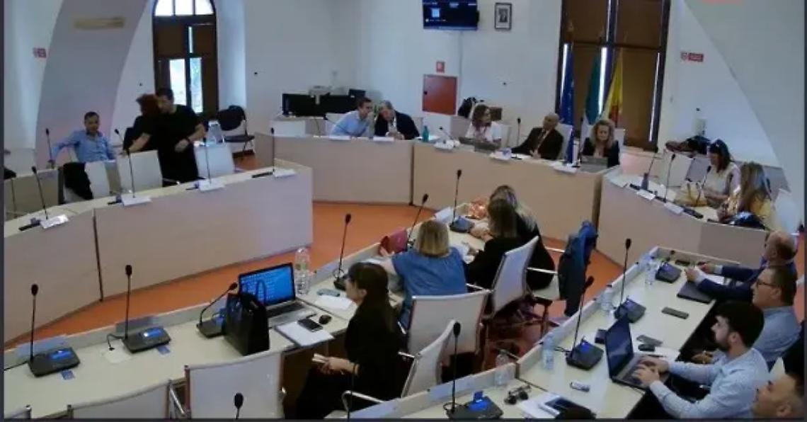 Manca il numero legale, il Consiglio salta ancora