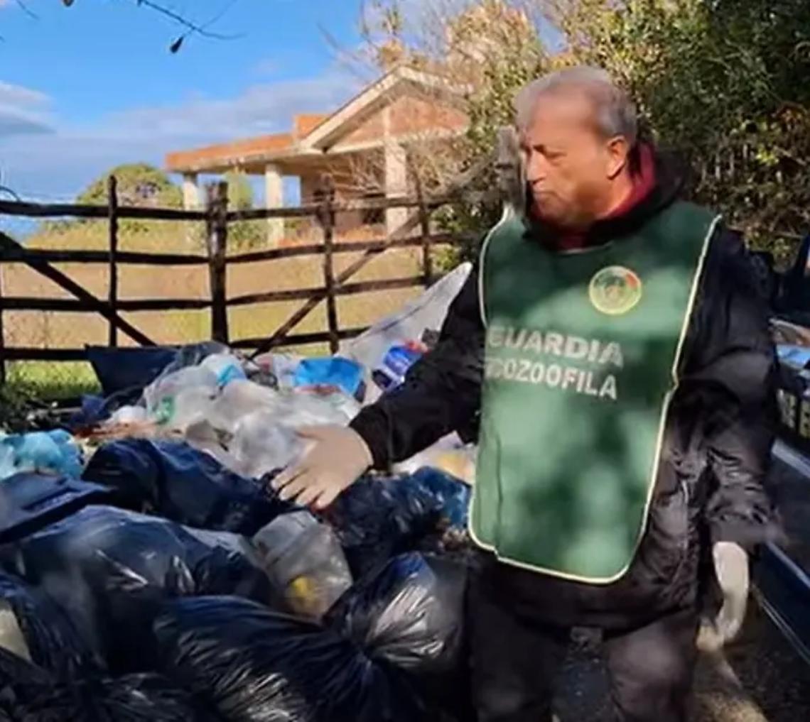 Crescono le discariche: rifiuti e amianto di fronte alle case
