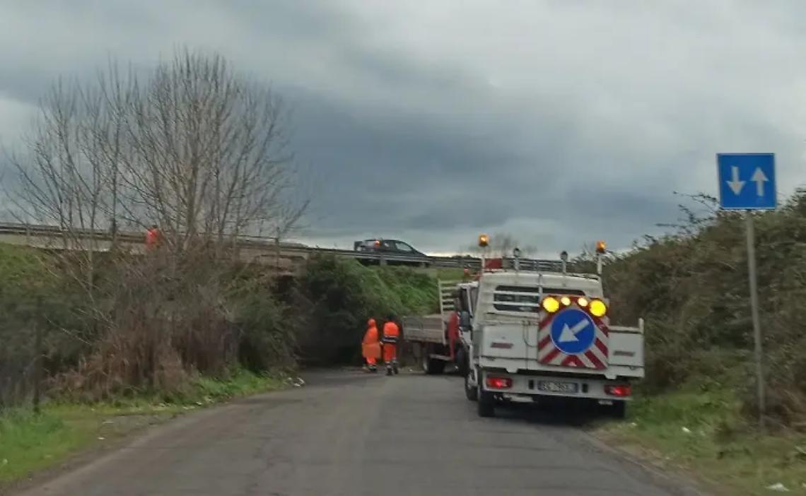 Buche, poca illuminazione e trasporti: la sindaca incontra i residenti di Zambra