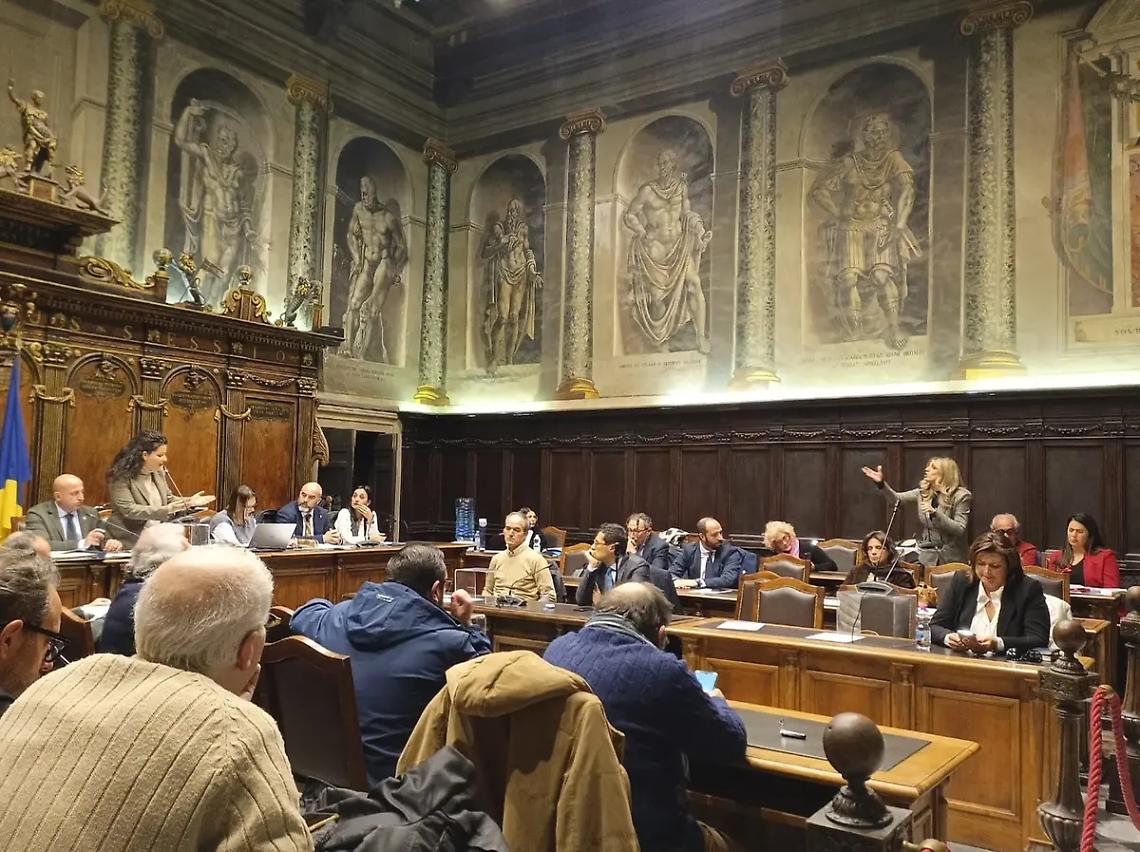 Centro anziani, scontro Frontini-Troncarelli