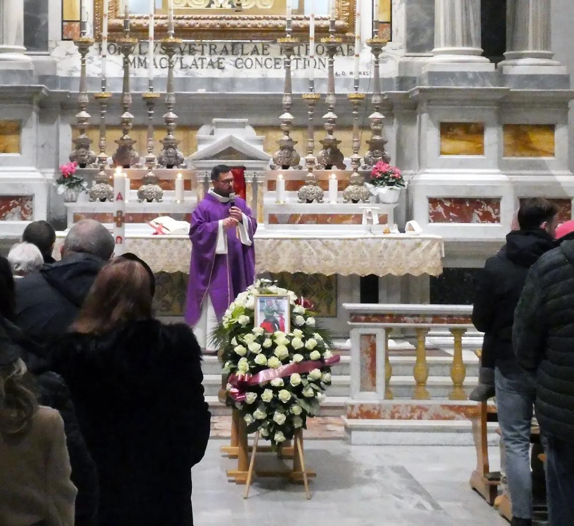 Tanta gente ha affollato il duomo di Vetralla per l&rsquo;ultimo saluto a Luigi Errichiello