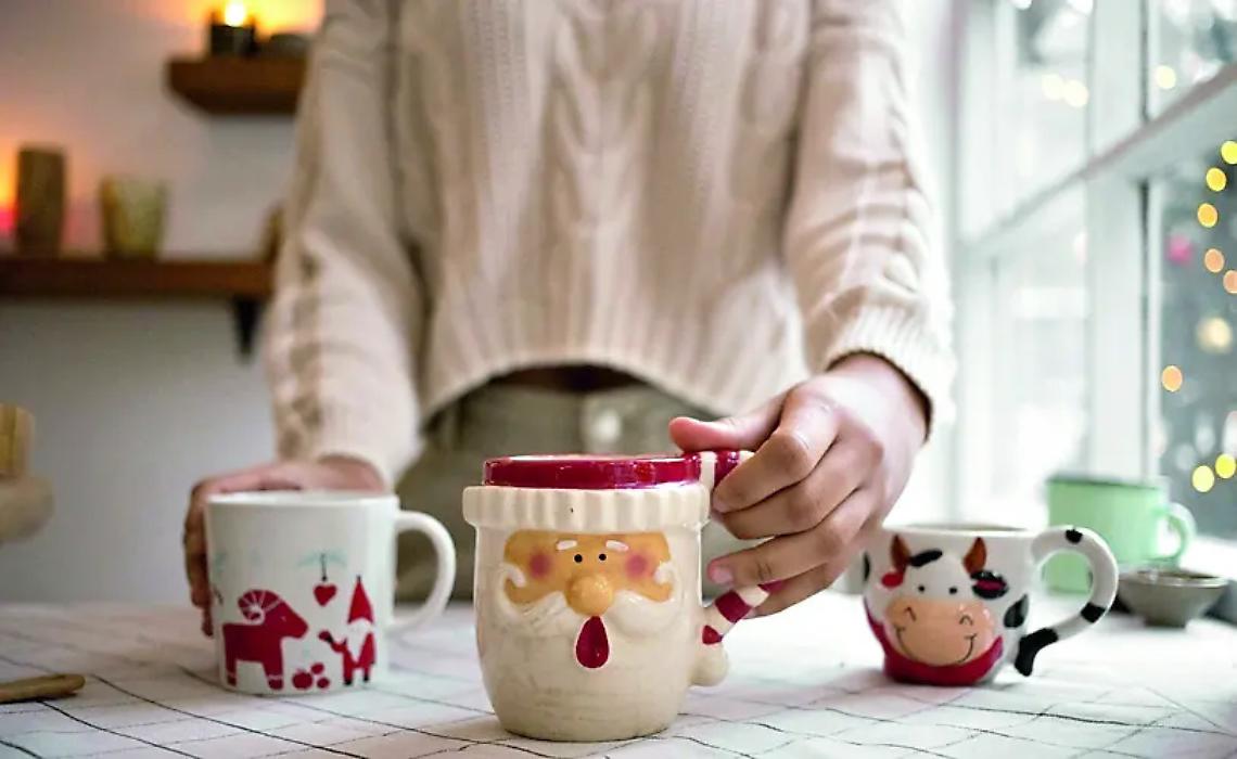 La nuova idea dell&rsquo;assessore Alessi: per il Natale 1338 tazze &ldquo;brandizzate&rdquo;