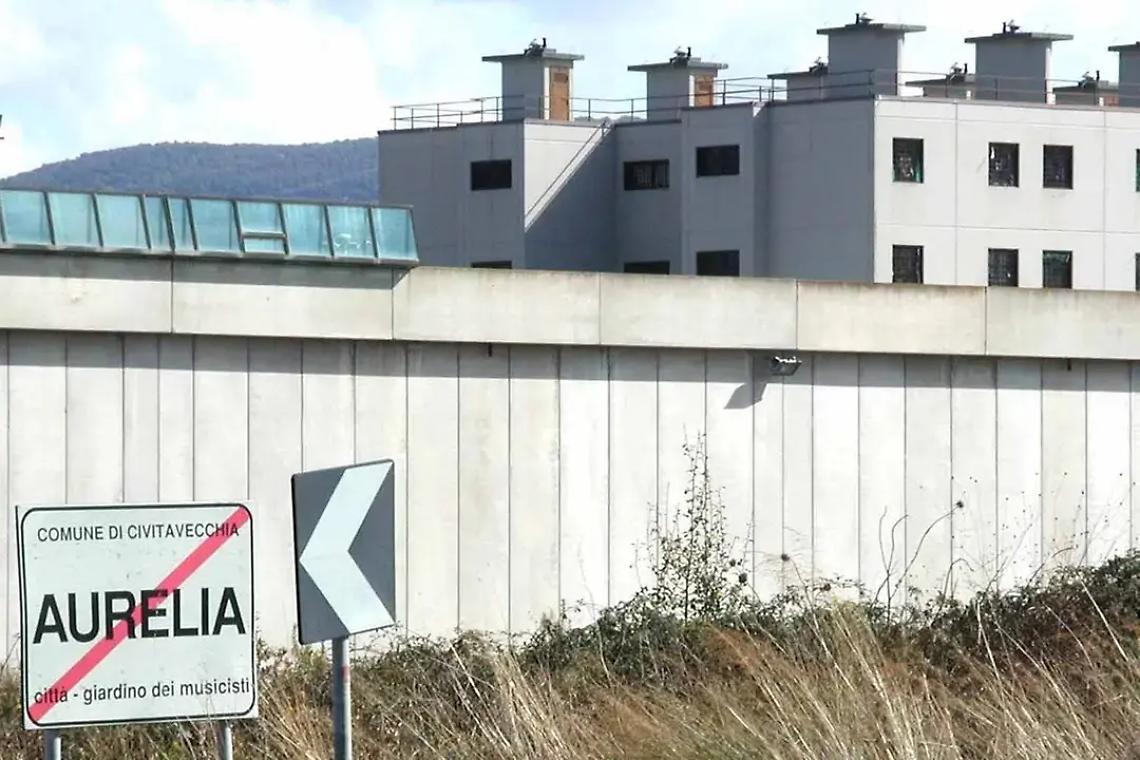 Colloquio hot in carcere: donna denunciata per atti osceni