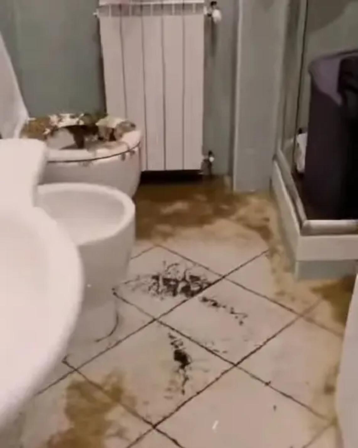 Una bomba d&rsquo;acqua e si allaga casa: il dramma di una famiglia