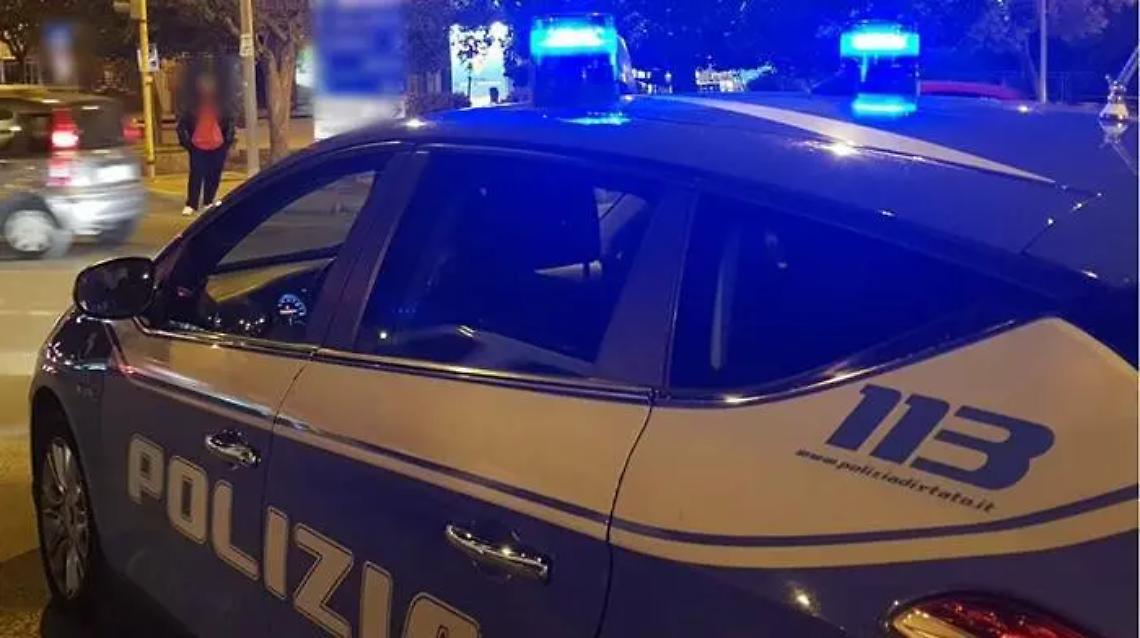 Tensione a piazza Calamatta: fermato un giovane, poi la furia negli uffici del commissariato
