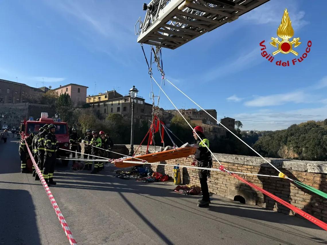 Esercitazione ad alta difficolt&agrave; per i vigili del fuoco di Viterbo