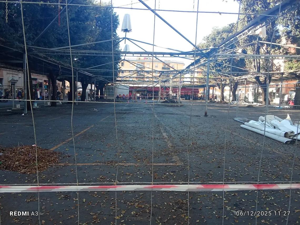Mercato via la tensostruttura: i lavori entrano nel vivo e scattano le interdizioni