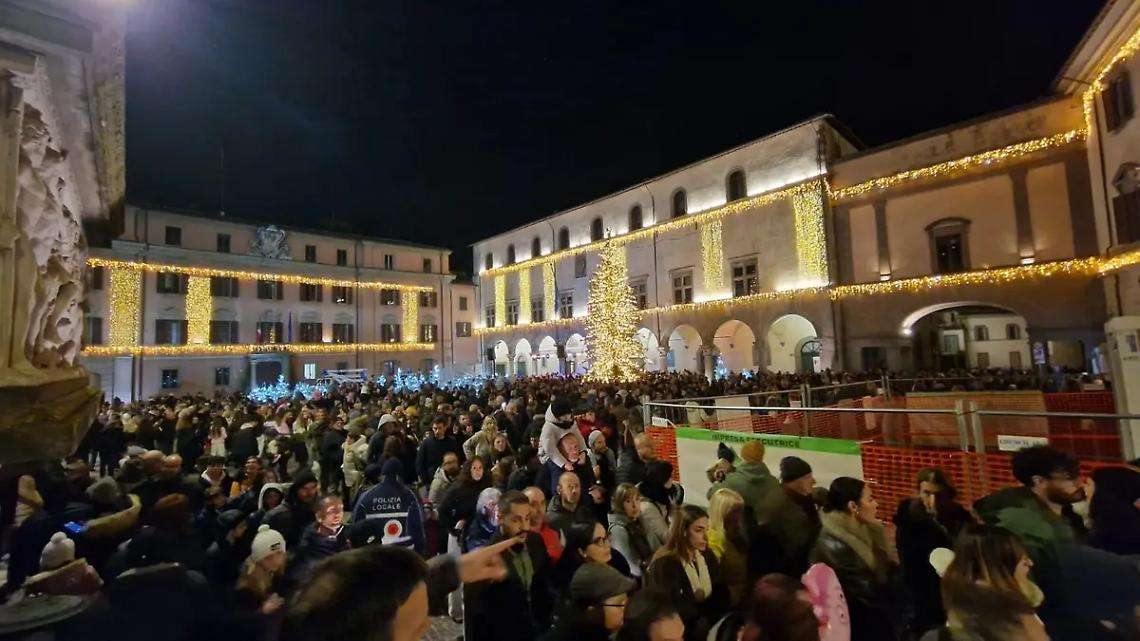 Piazza del Comune, cuore della magia natalizia