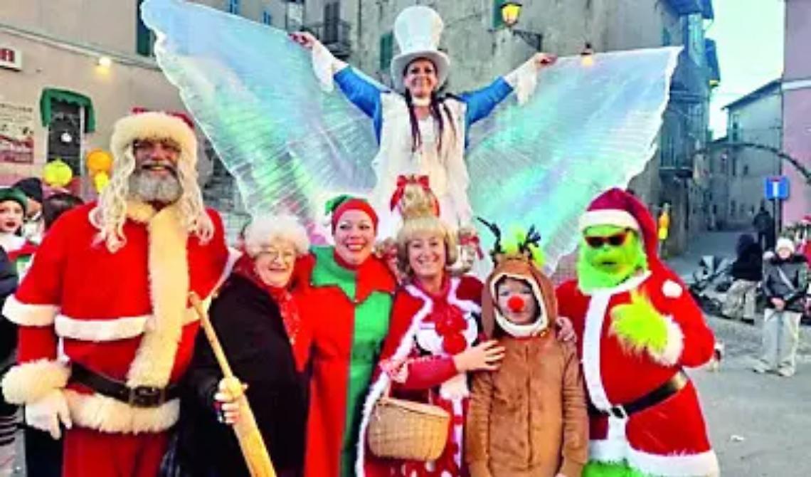 Tolfa si accende: apertura col botto per la 12&ordf; edizione del Villaggio di Babbo Natale