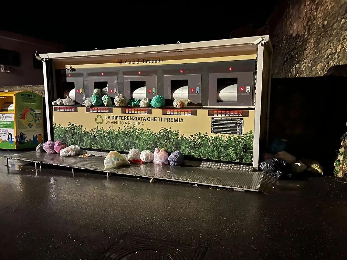 Strade pi&ugrave; sporche e cassonetti stracolmi a Tarquinia, Fdi: &laquo;Ora basta, le responsabilit&agrave; appartengono a chi amministra&raquo;