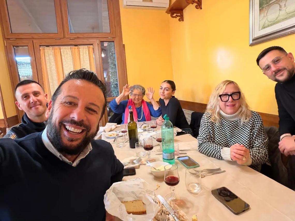 Il buongiorno e l&rsquo;oroscopo del 19 Dicembre 2025