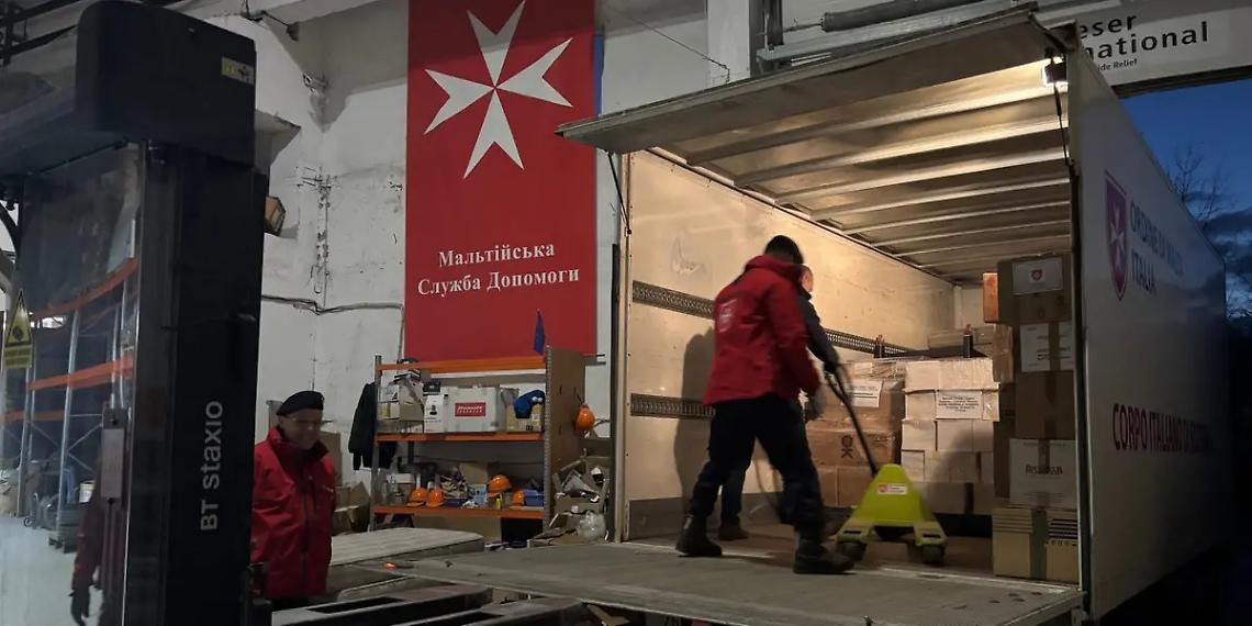 Ucraina, tra spiragli diplomatici e solidariet&agrave;: Mosca apre al dialogo, l&rsquo;Ordine di Malta porta aiuti e speranza