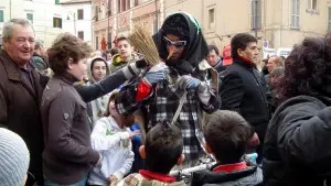 Tarquinia festeggia l&rsquo;Epifania con &ldquo;Corri per la befana&rdquo; e la befana dei Vigili del fuoco