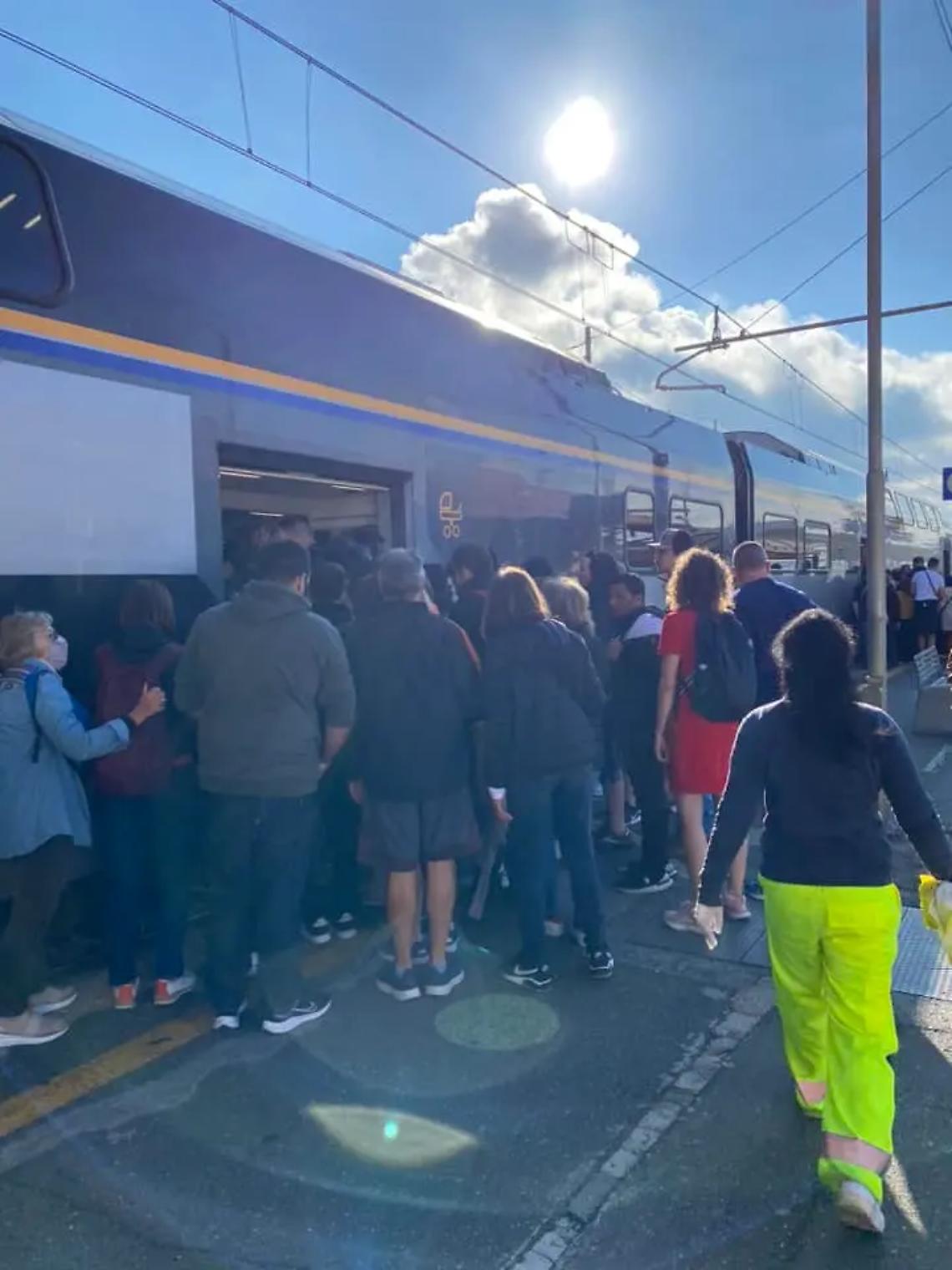 L&rsquo;annuncio della stazione &egrave; sbagliato da 20 anni: turisti in confusione sulla Fl5
