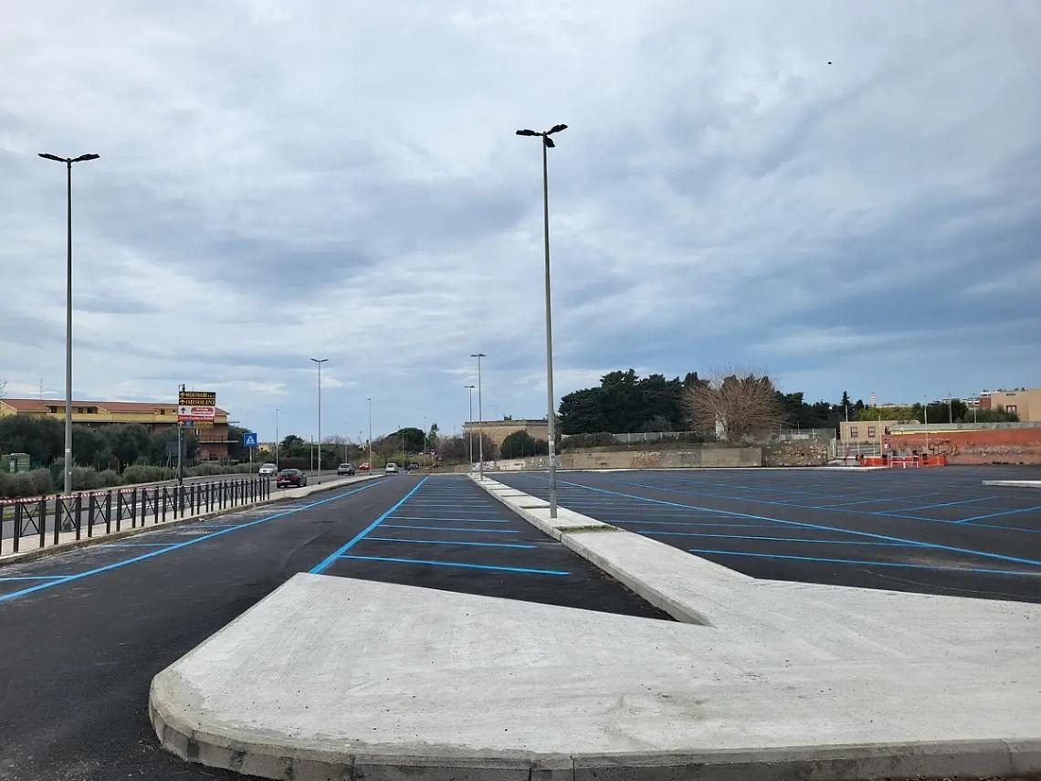 Tribunale, completate le strisce blu al parcheggio