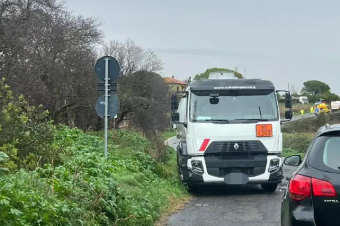 Scontro autocisterna-furgone sull&rsquo;Aurelia bis: traffico bloccato tra Tarquinia e Monte Romano
