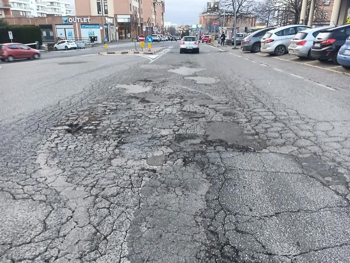 Viterbo: viaggio tra le buche cittadine