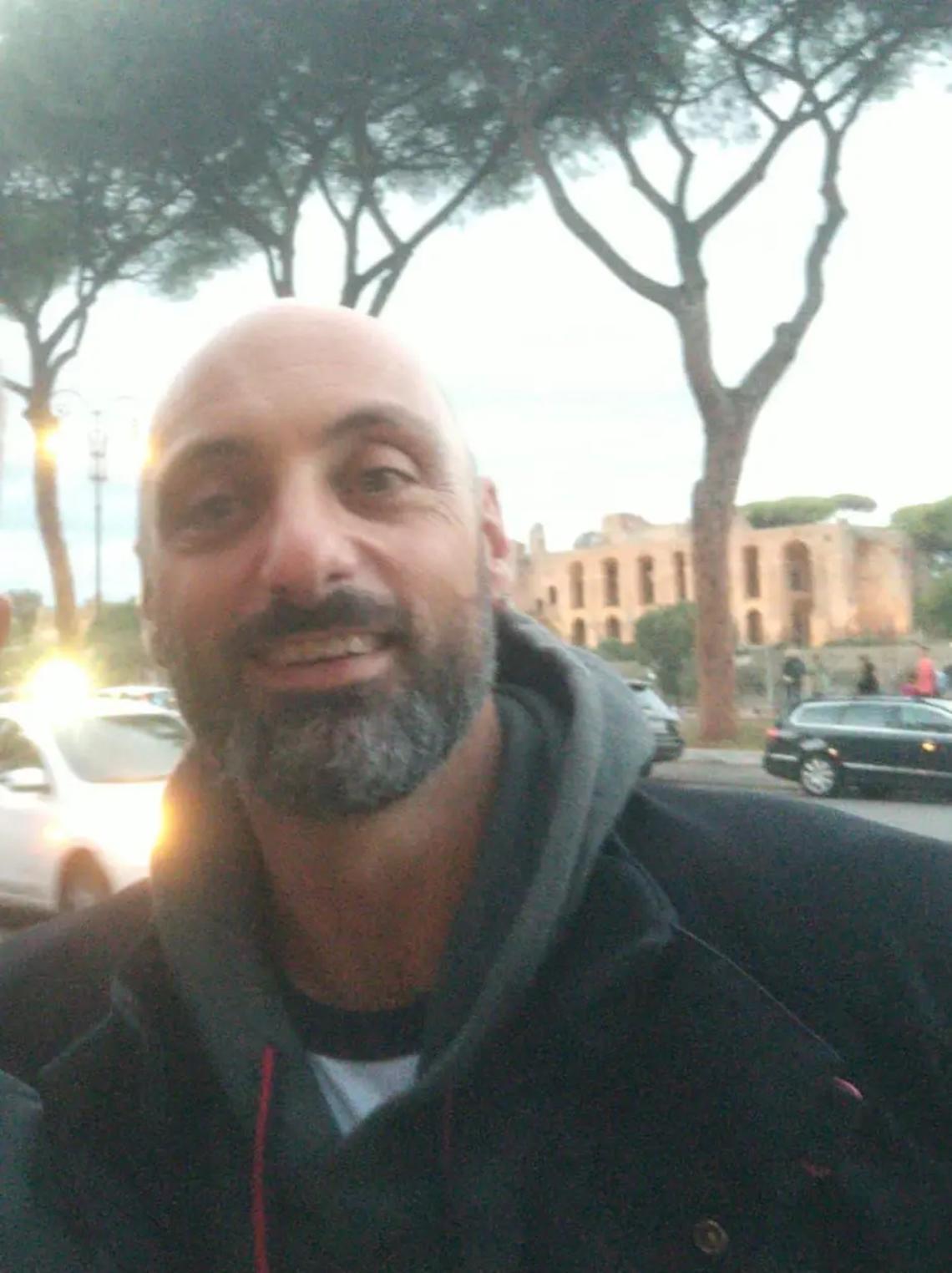 Un omaggio a Giuliano Falcioni, la cerimonia durante la gara di basket