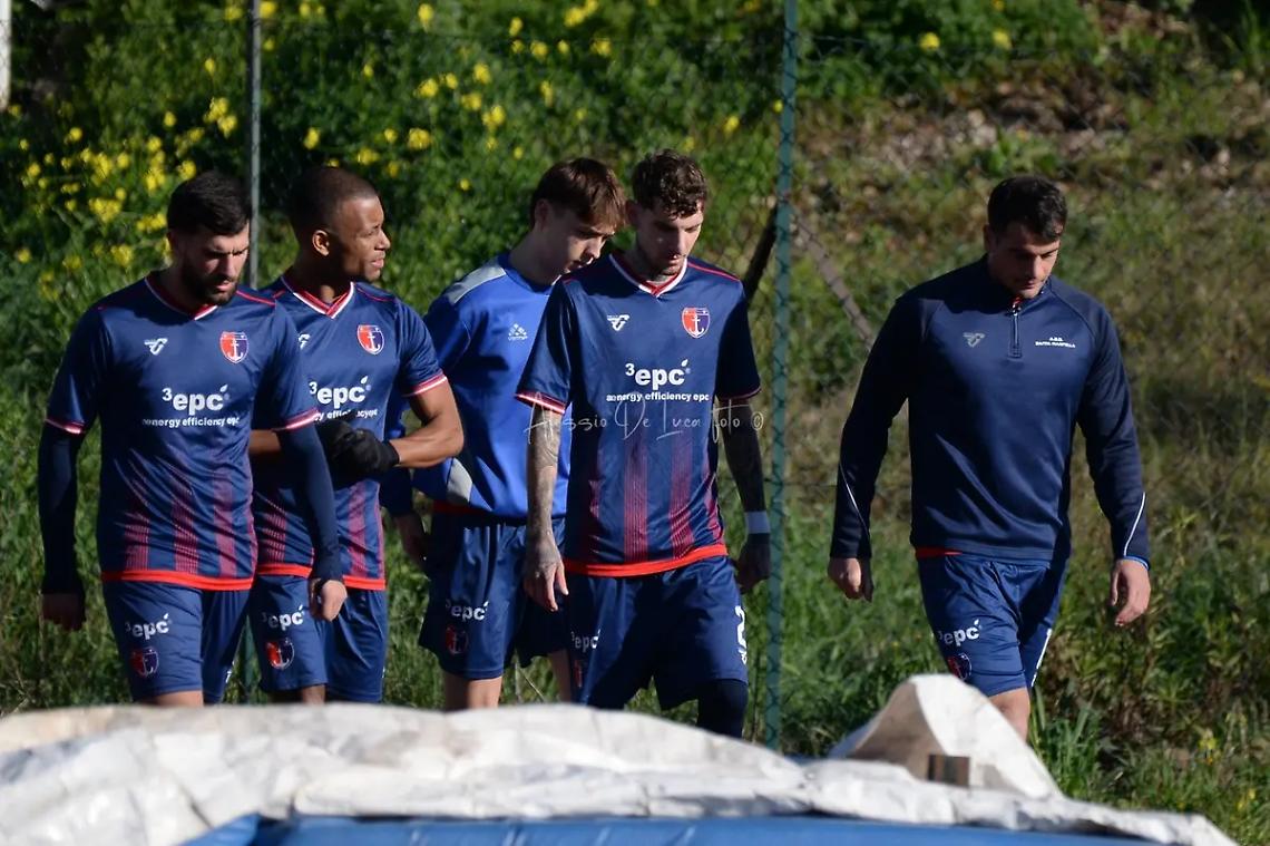 Borgo Palidoro-Santa Marinella, l&rsquo;arbitro d&agrave; la mazzata decisiva ai rossoblu: dopo mezz&rsquo;ora il crollo