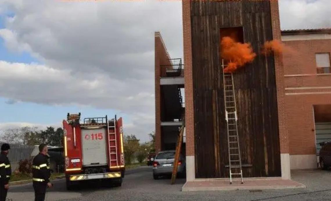 Il cancello dei vigili del fuoco, diventa un &ldquo;caso&rdquo; politico
