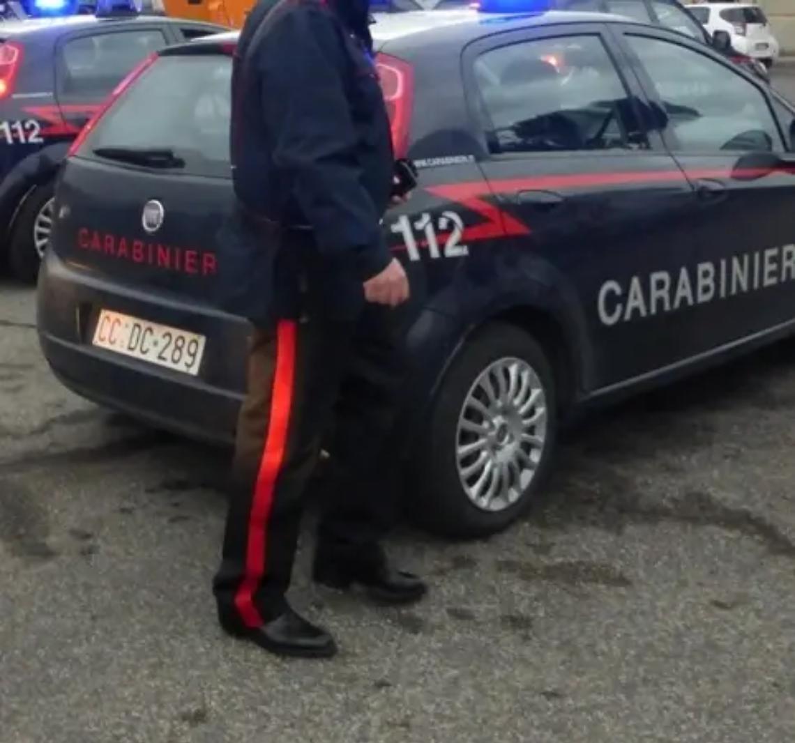 Tenta il suicidio inalando gas di scarico: salvato dai carabinieri