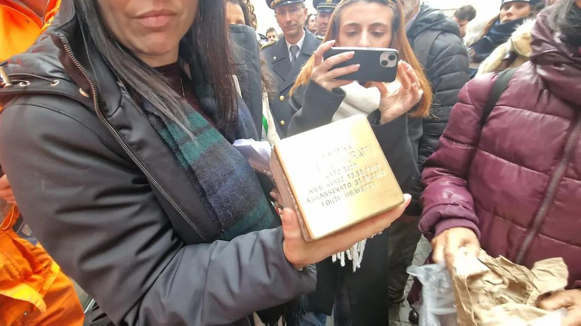 Viterbo: una pietra d&rsquo;inciampo ricorda Mariano Buratti