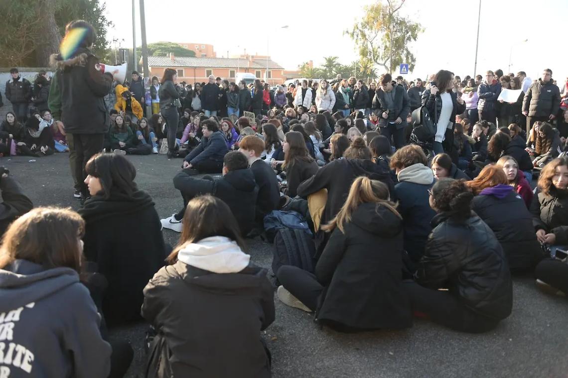 Scuole senza acqua, scatta la protesta