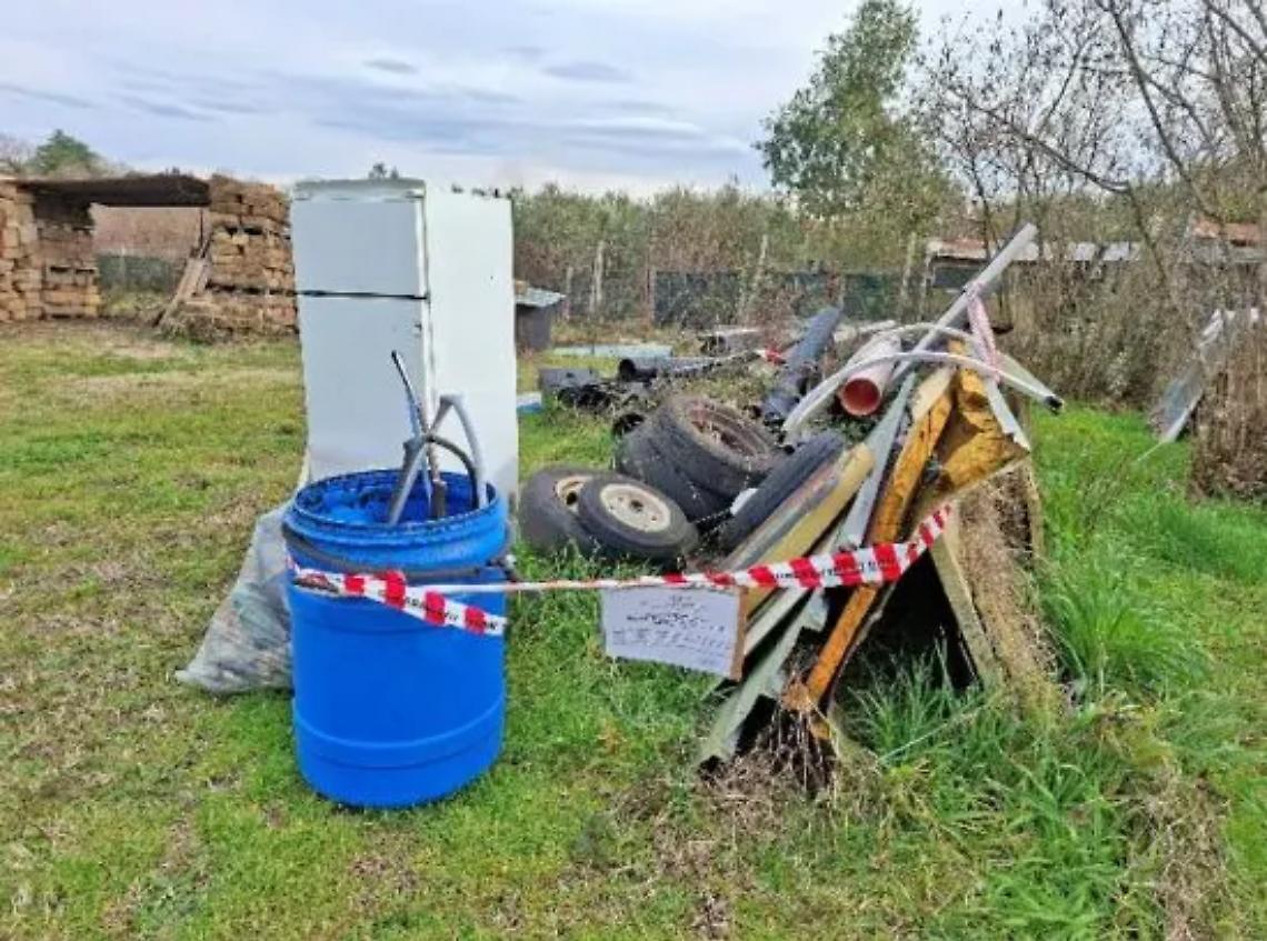 Sorpresi a bruciare rifiuti, denunciati moglie e marito