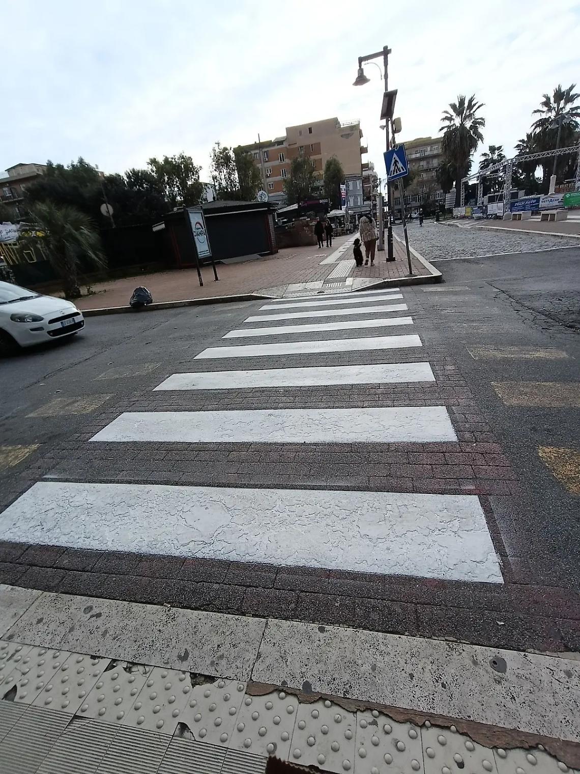 Automobilisti senza &ldquo;freni&rdquo;, nemmeno le strisce li fermano