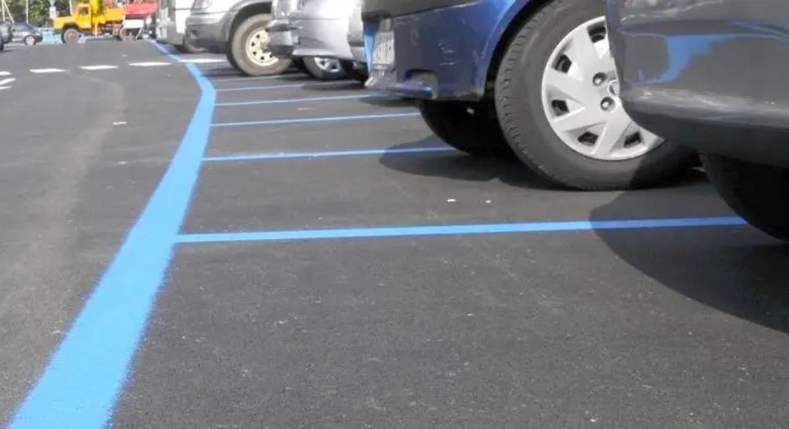 Viterbo: le auto elettriche parcheggiano gratis sulle strisce blu