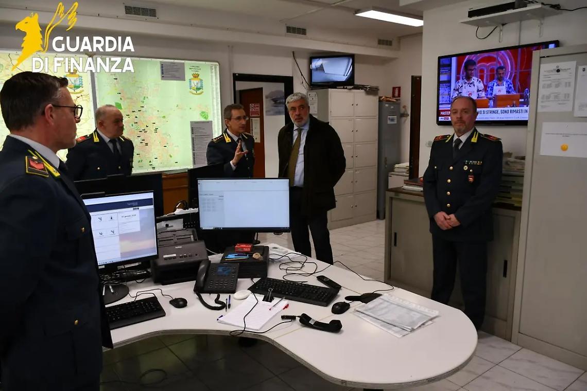 Viterbo: il procuratore capo Mario Palazzi in visita al comando provinciale della guardia di finanza