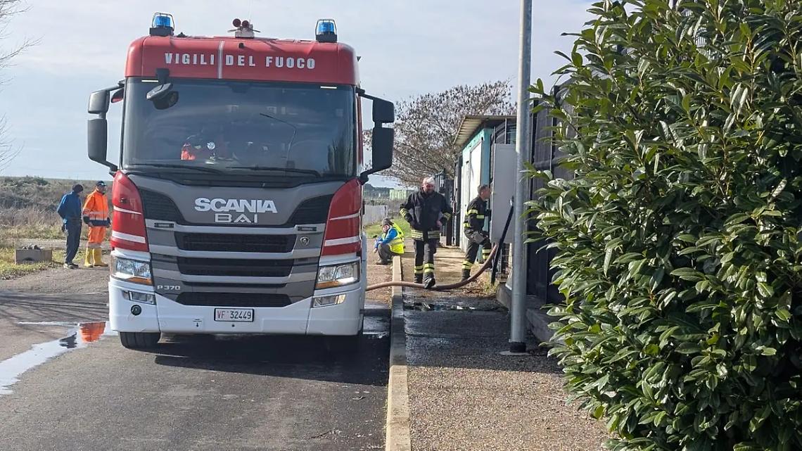 Viterbo: principio di incendio nell&rsquo;azienda di trattamento rifiuti